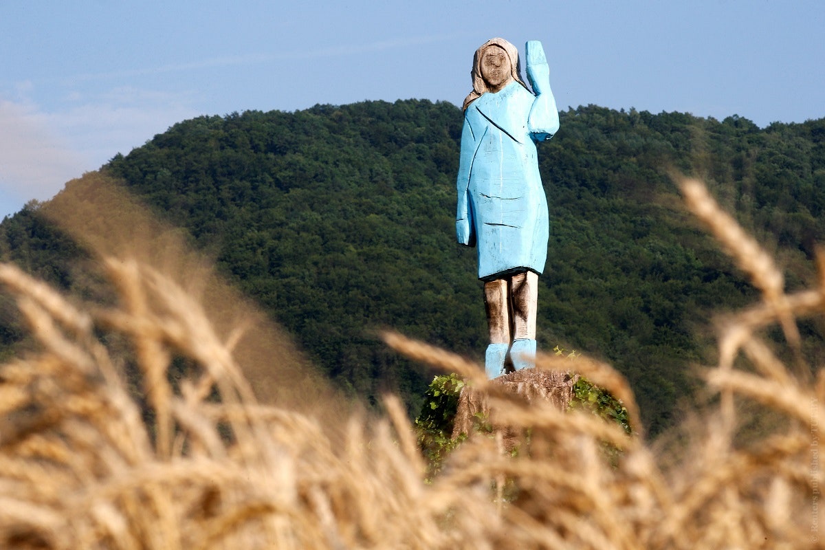 В Словении выпилили деревянную статую Мелании Трамп