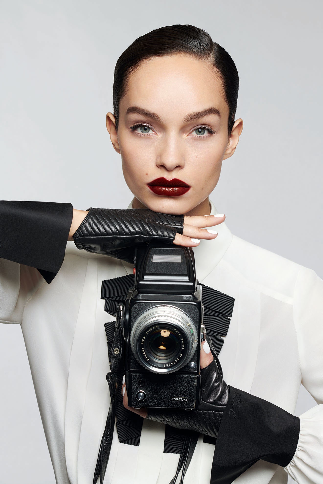 LOral Paris и Karl Lagerfeld выпустили коллекцию макияжа разработанную при жизни дизайнера