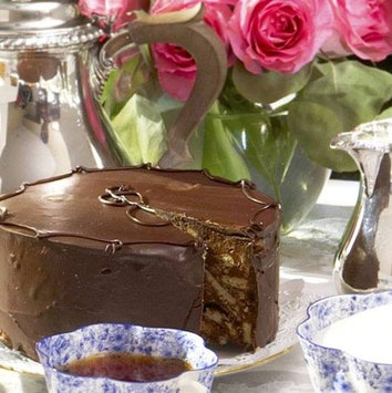 Приготовьте любимый шоколадный торт Елизаветы II по рецепту королевского шеф-повара