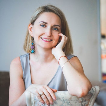 Лариса Суркова head shot - Glamour