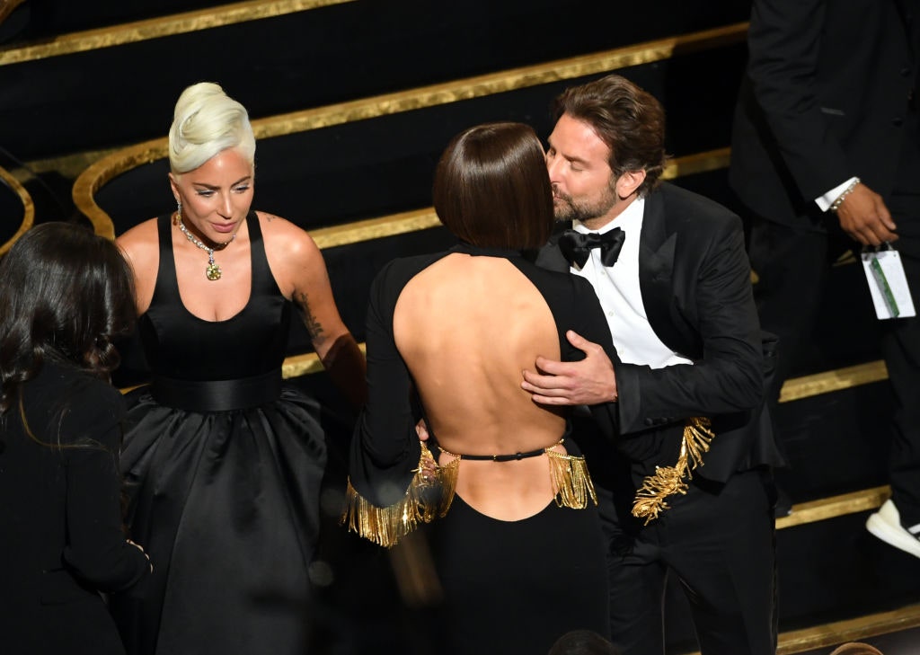 Леди Гага Ирина Шейк и Брэдли Купер на церемонии «Оскар»