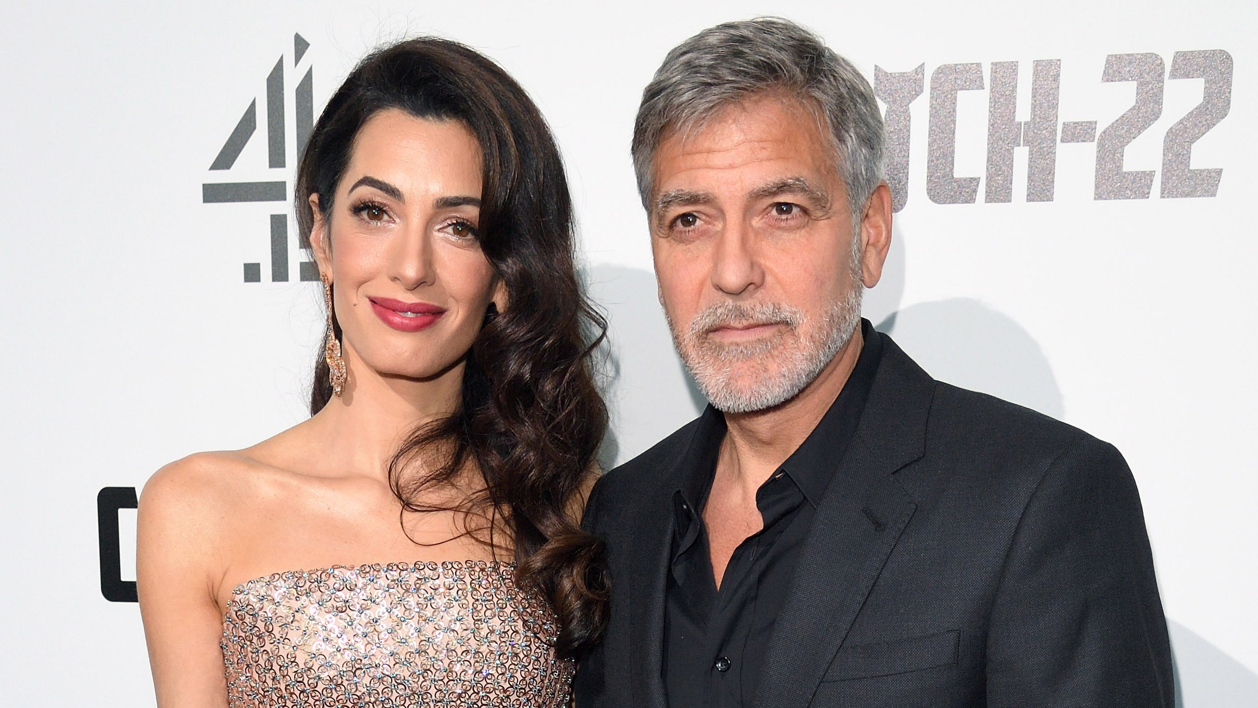 Джордж и Амаль Клуни приглашают всех желающих на ужин в свой особняк на озере Комо