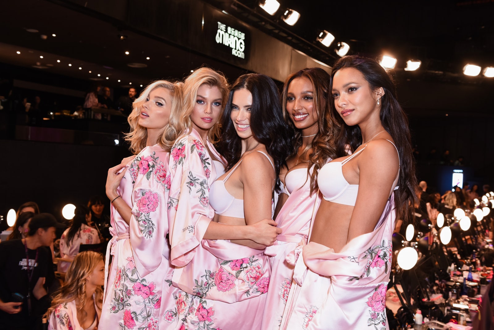 Более 100 моделей подписали петицию призывая бренд Victorias Secret выступить против сексуальных домогательств