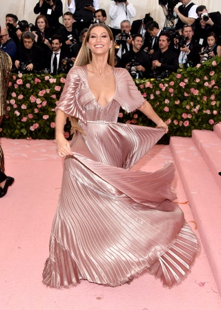 Жизель Бюндхен в Dior.