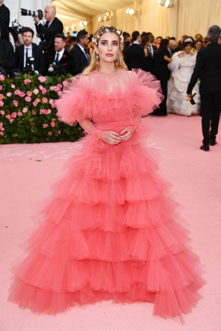 Эмма Робертс в Valentino.