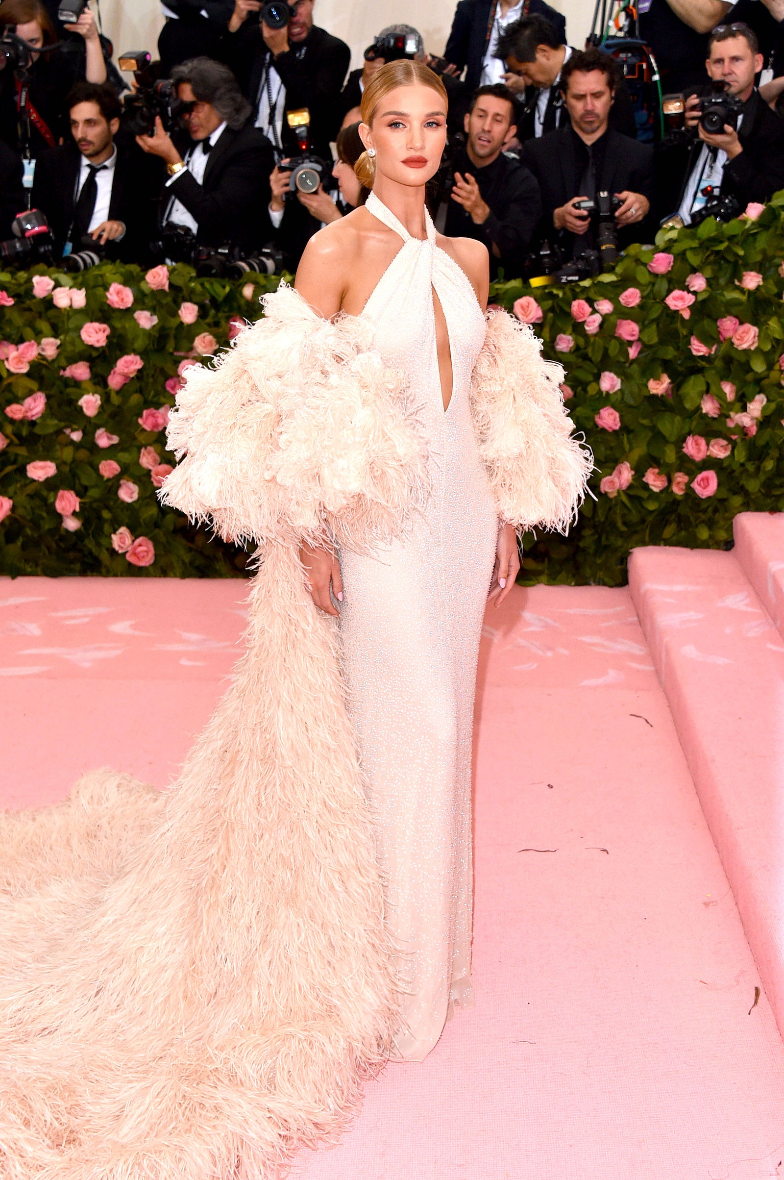 Met Gala 2019 фото лучших платьев звезд на красной дорожке