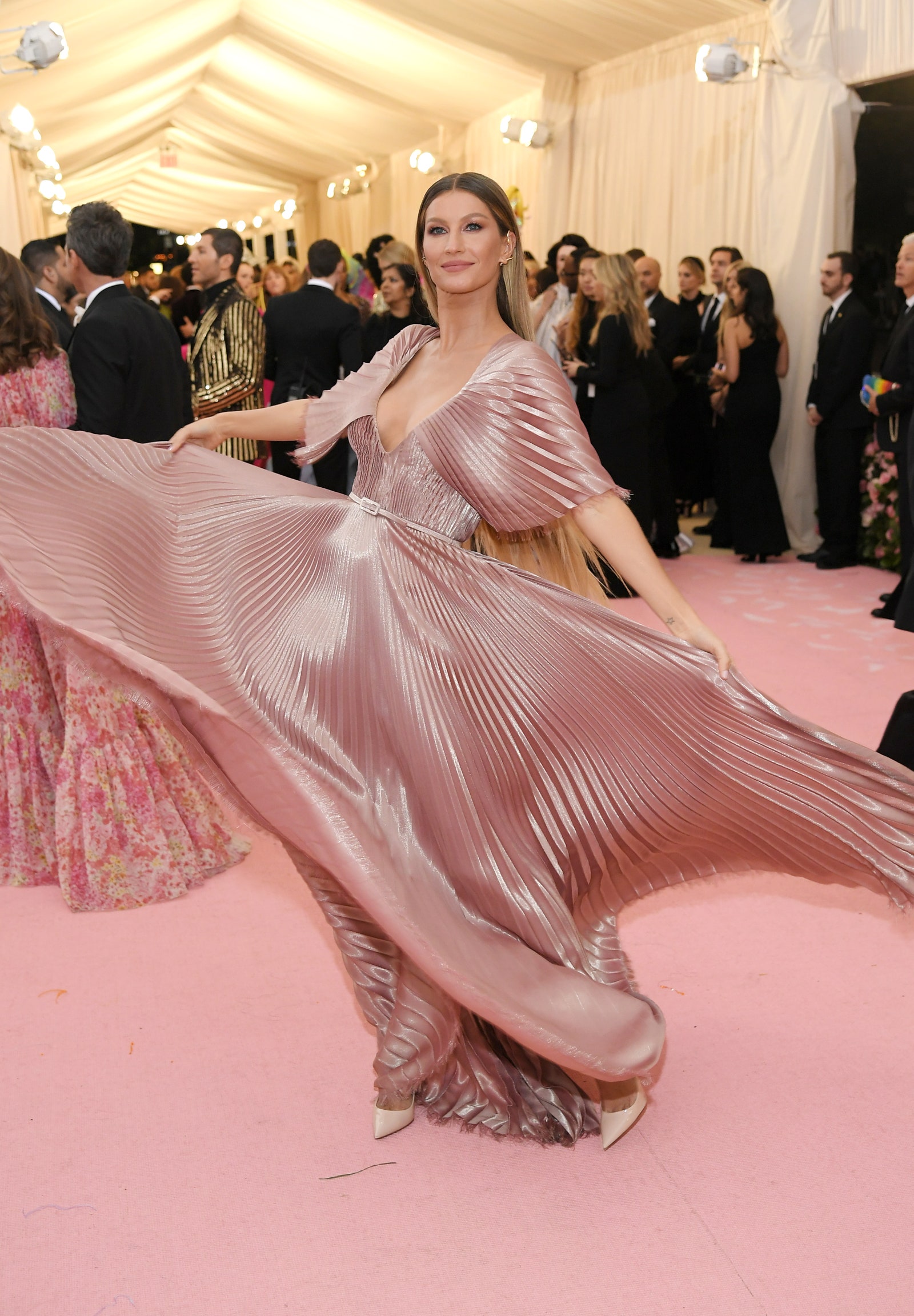 Met Gala 2019 фото лучших платьев звезд на красной дорожке