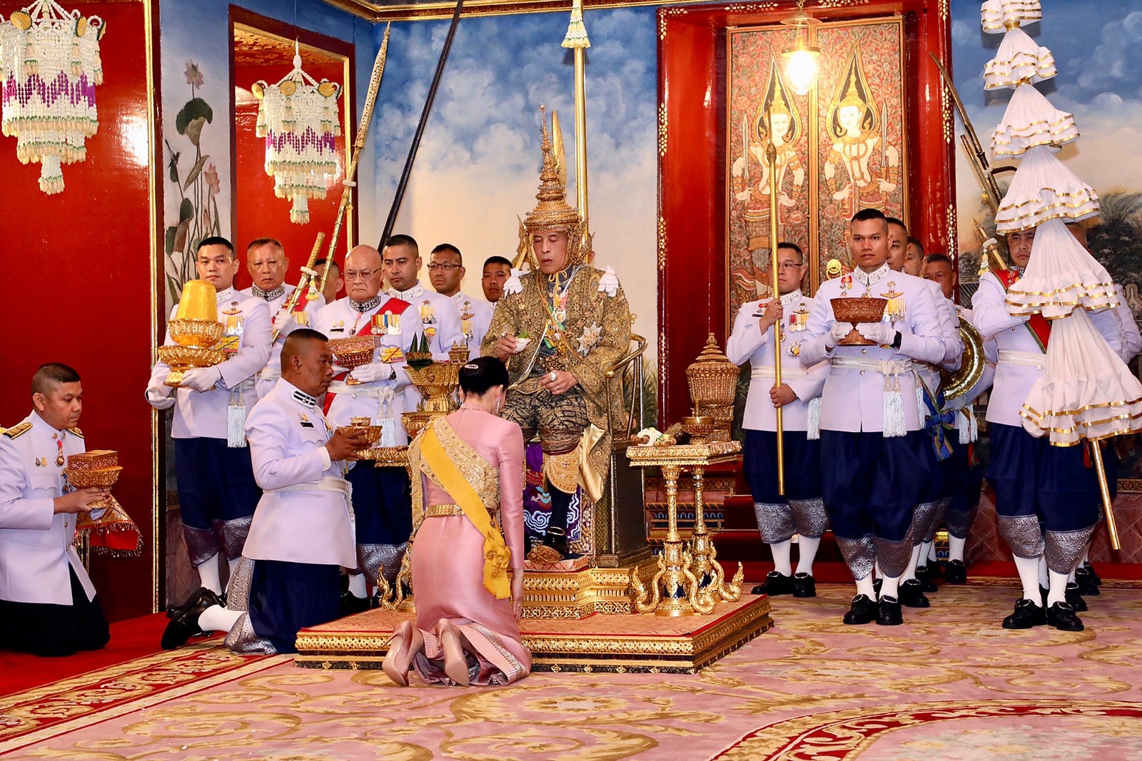 Свадебная церемония короля Махи Вачиралонгкорн и его нынешней супруги Сутхиды