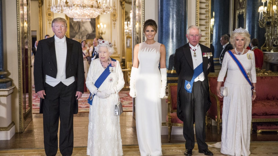Кейт Миддлтон Мелания и Иванка Трамп королева Елизавета на галаужине в Букингемском дворце