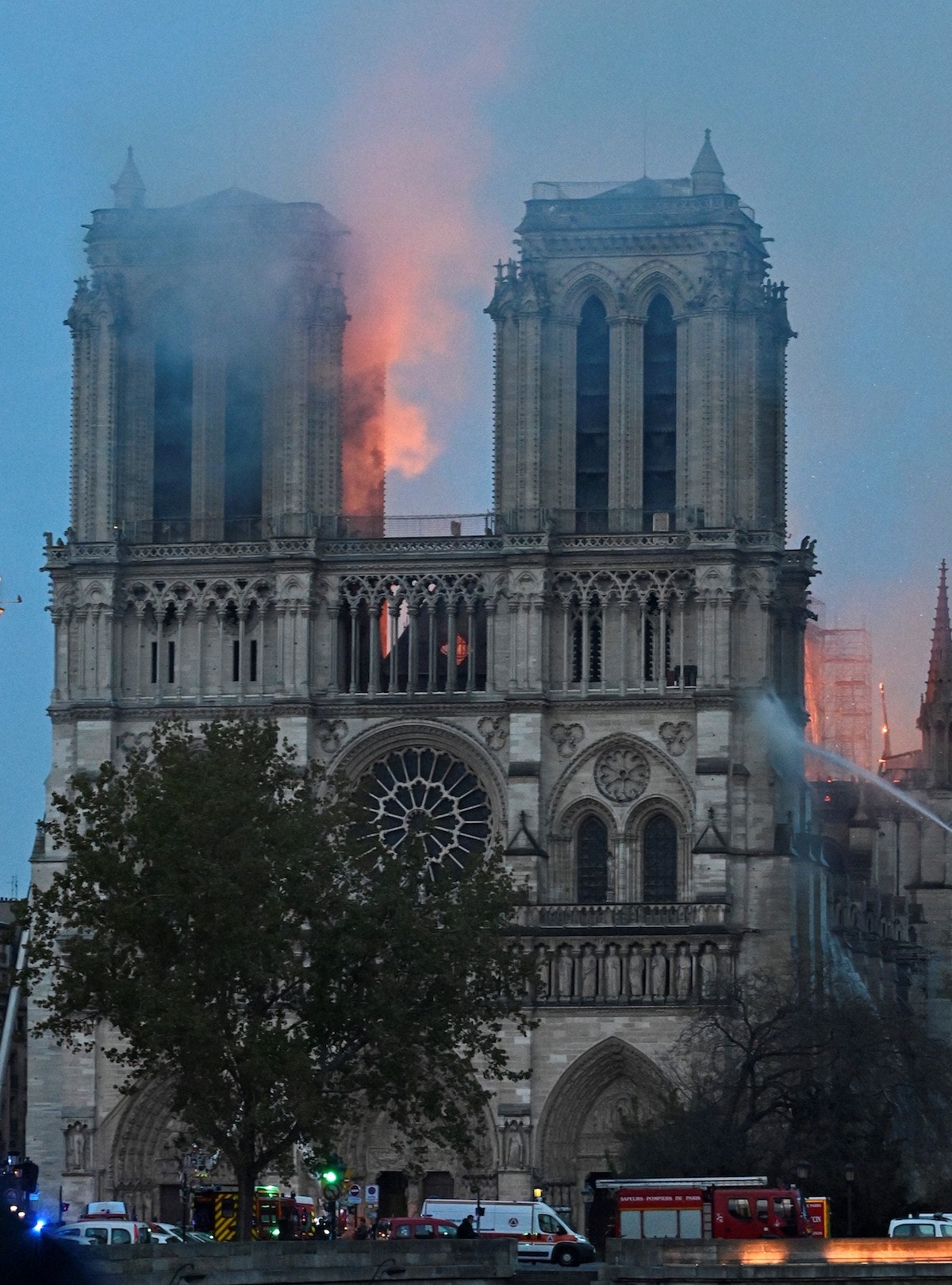 Собор Парижской Богоматери после пожара будет восстановлен подробности
