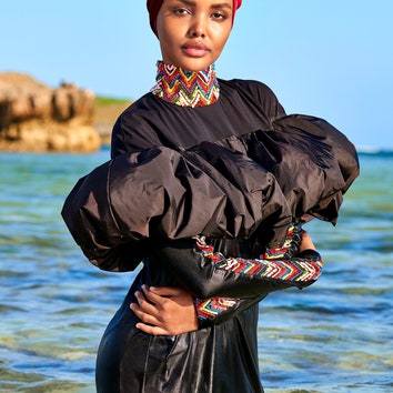 Журнал Sports Illustrated впервые снял модель в хиджабе и закрытом купальнике буркини