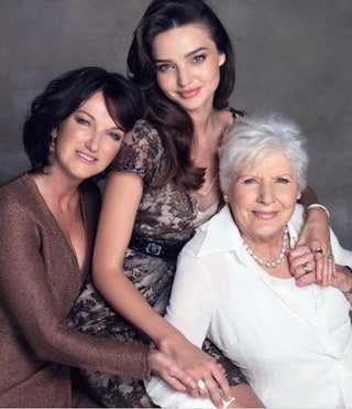 Миранда Керр с мамой и бабушкой.