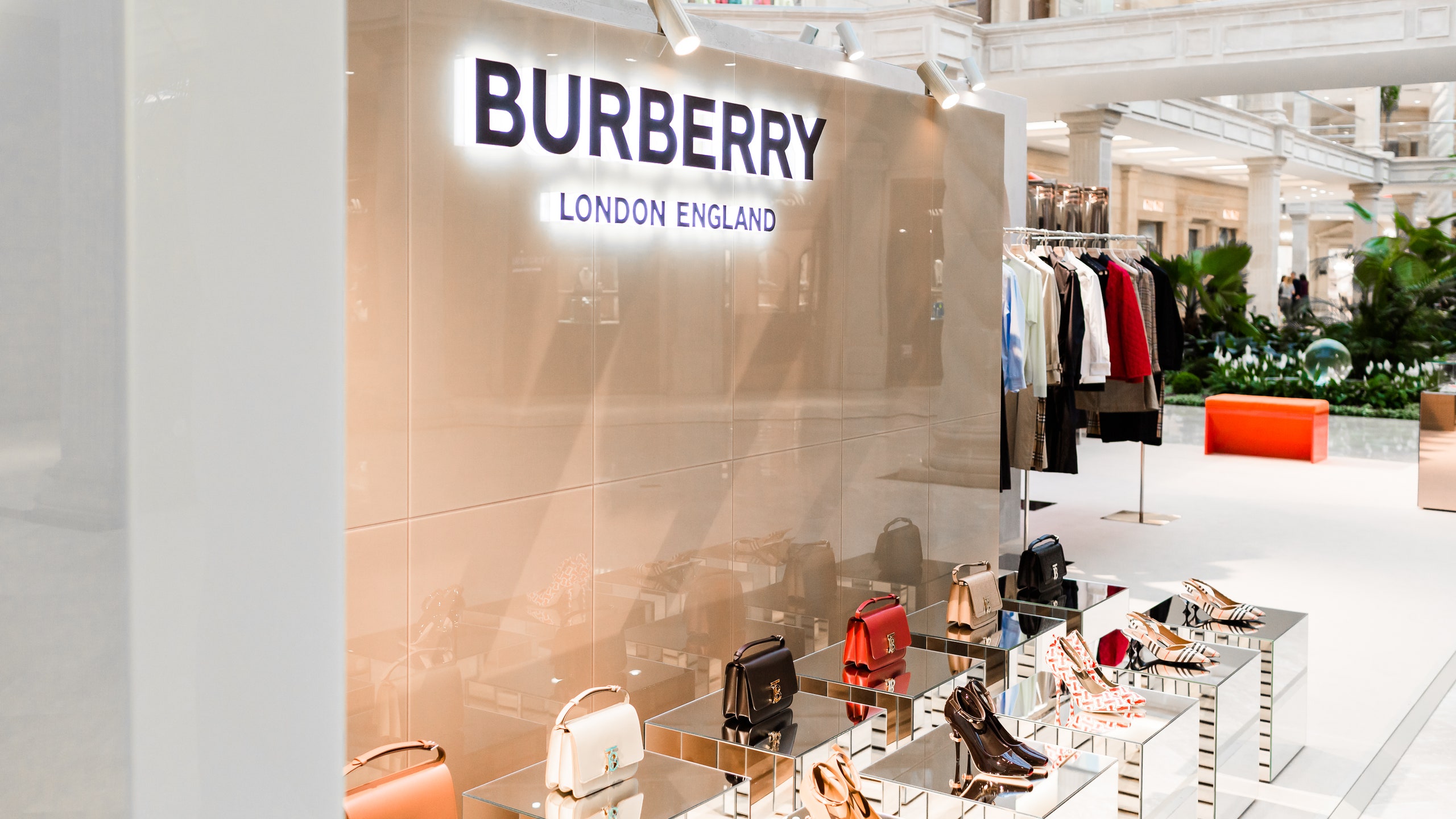«Королевство» Burberry popupпространство бренда открылось в «Крокус Сити Молле»