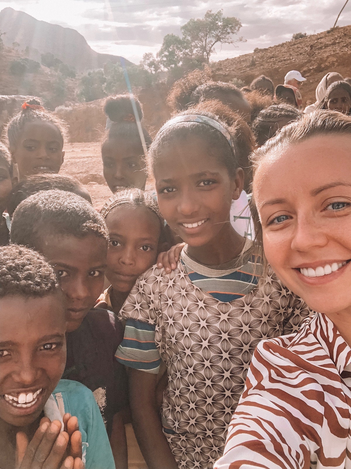 Наталья Османн с эфиопскими детьми
