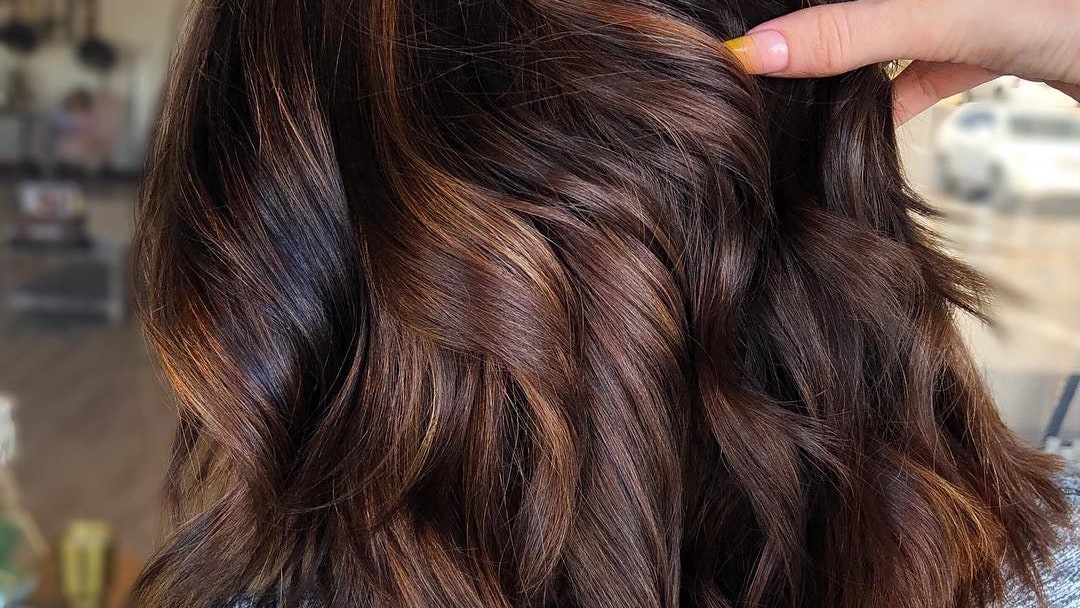 Модное окрашивание волос «Шоколадный торт» фото тренда весны 2019