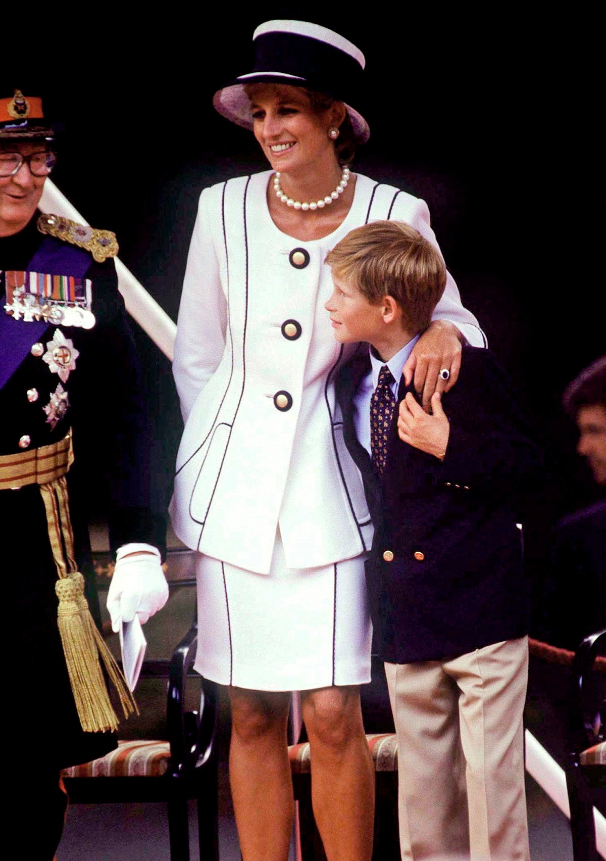 Принцесса Диана с принцем Гарри 1995 год