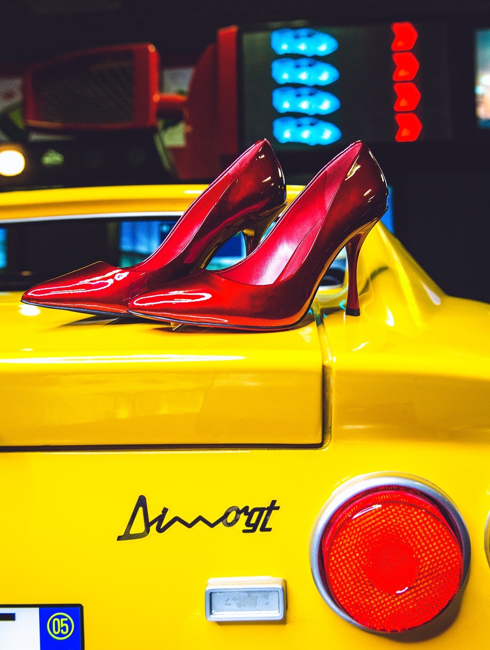 Неоновый бум Paolo Conte представил новую коллекцию обуви ярких оттенков