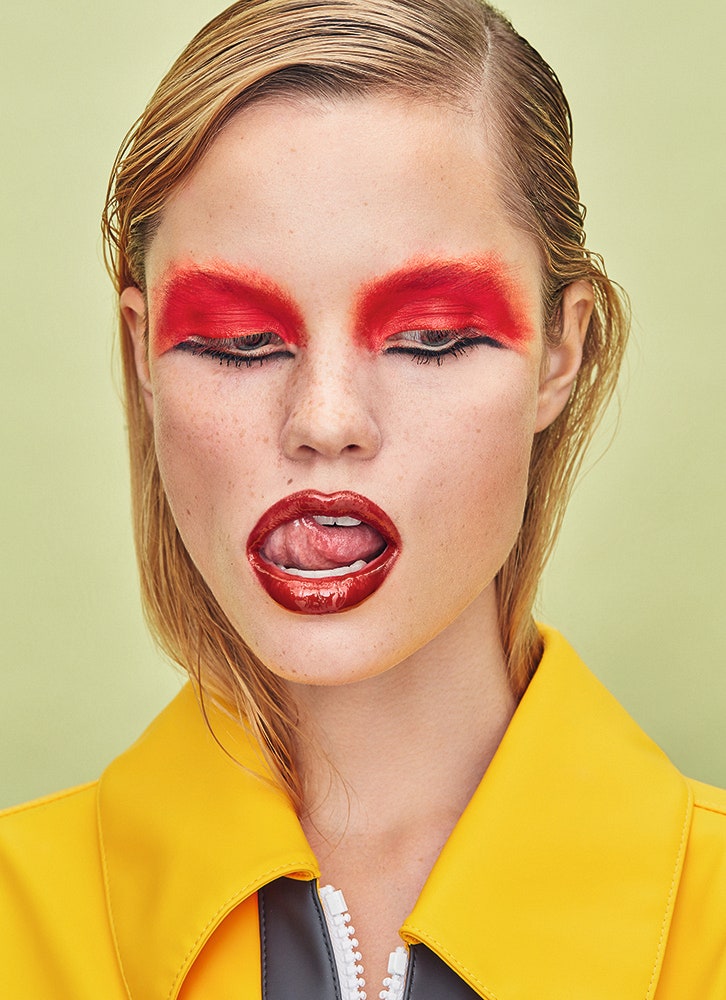Плащ Miu Miu.