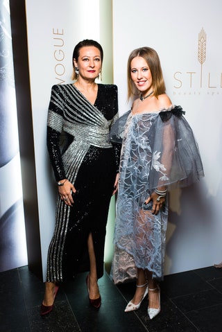 Маша Федорова в Balmain и украшениях Pasquale Bruni и Ксения Собчак в Ruban.
