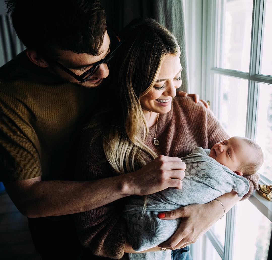 Мэттью Кома и Хилари Дафф с новорожденной дочерью