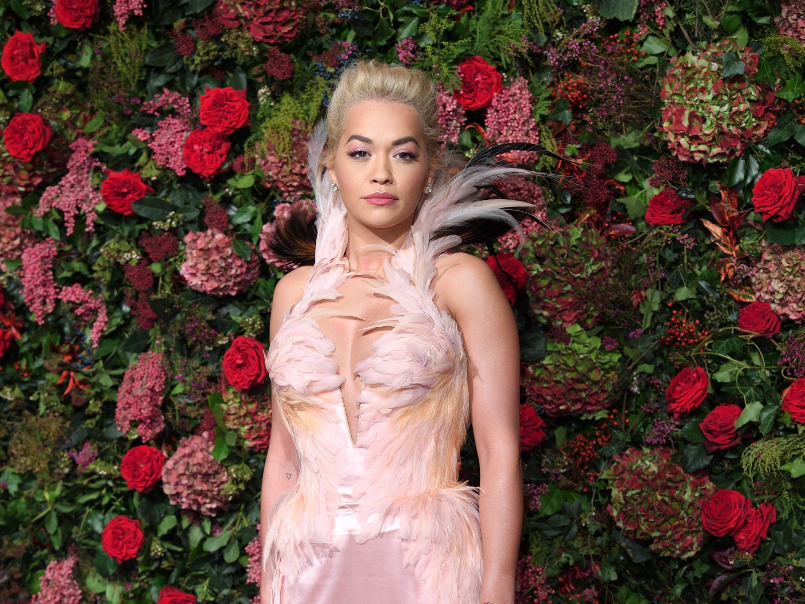 Рита Ора, Елена Перминова и другие звезды на красной дорожке премии Evening Standard Theatre Awards 2018