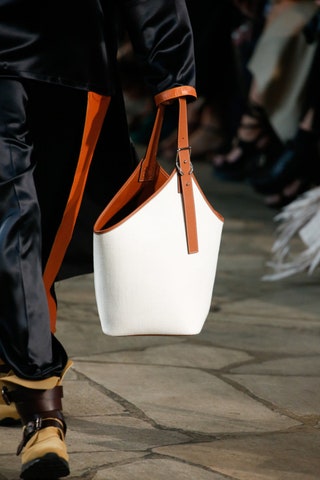 Loewe.