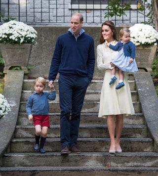 Кейт Миддлтон с принцем Уильямом и детьми.