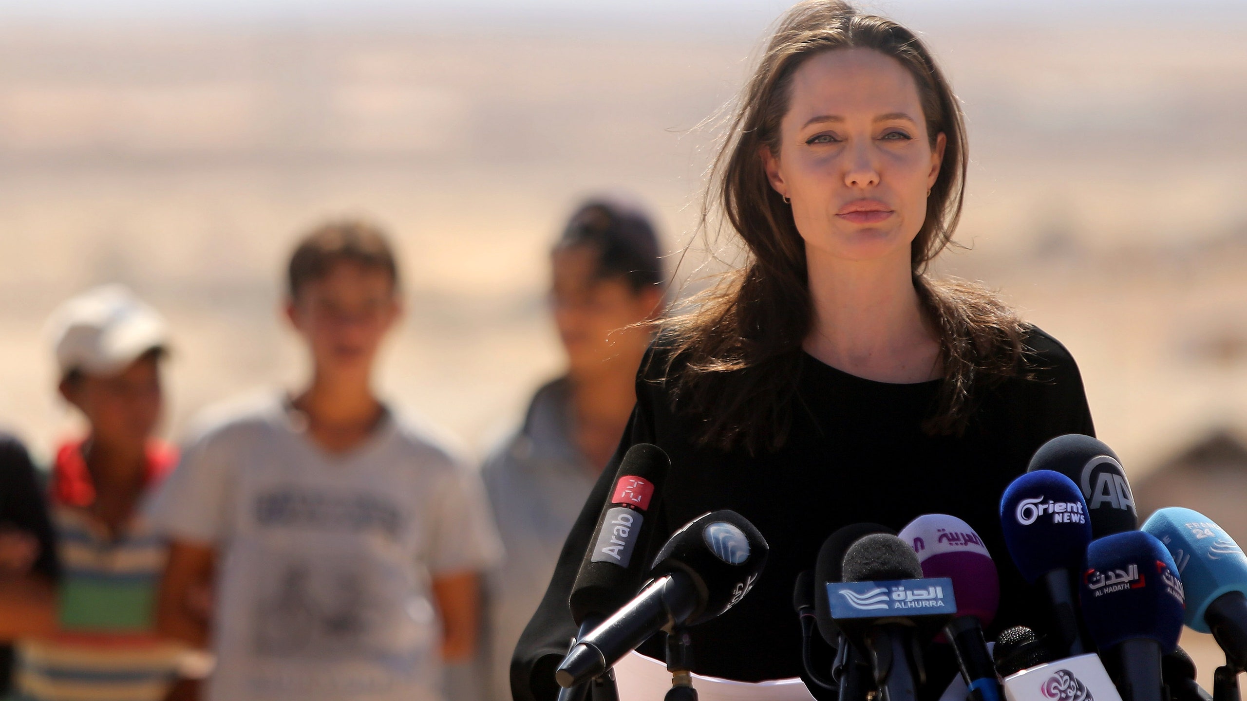 Анджелина Джоли фото и интервью о проблеме сексуального насилия