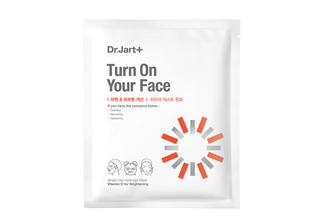 Маска с витамином С для тонуса и ­насыщения энергией Dermask Turn On Your Face 999 руб. Dr.Jart.