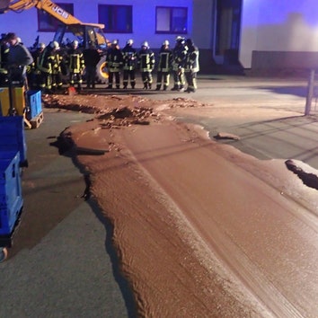 Немецкий город Верль залило тонной шоколада из-за аварии на фабрике