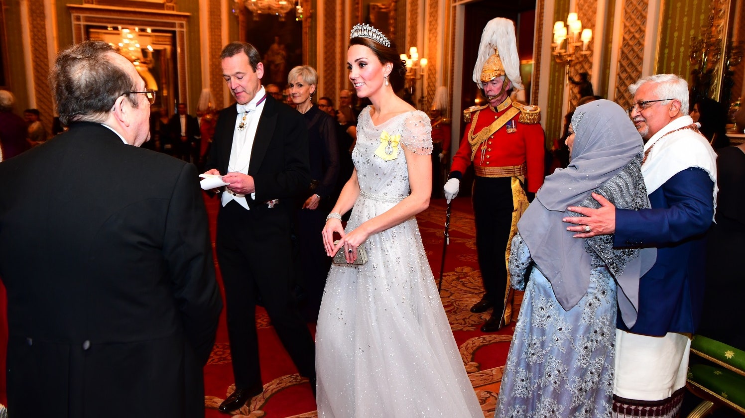 Кейт Миддлтон фото на приеме в Букингемском дворце
