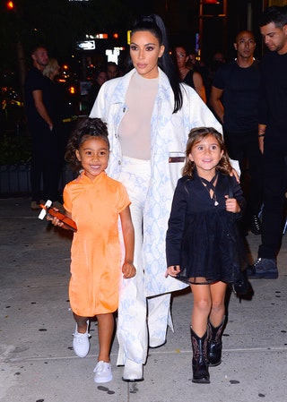 Ким Кардашьян с дочерью Норт Уэст и племянницей Пенелопой Диссик.