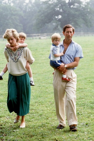 Принцесса Диана и принц Чарльз с детьми.