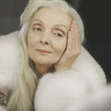 Быть моделью в 63 года: Валентина Ясень в модной съемке Glamour