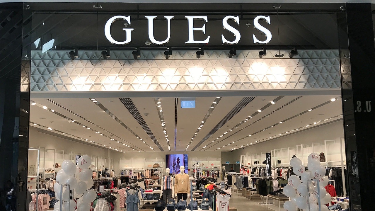 Магазин Guess в Казани фото с открытия в Mega Kazan Mall