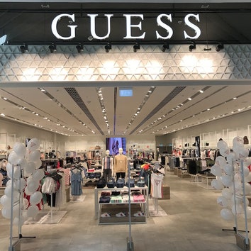 В Казани открылся новый магазин Guess