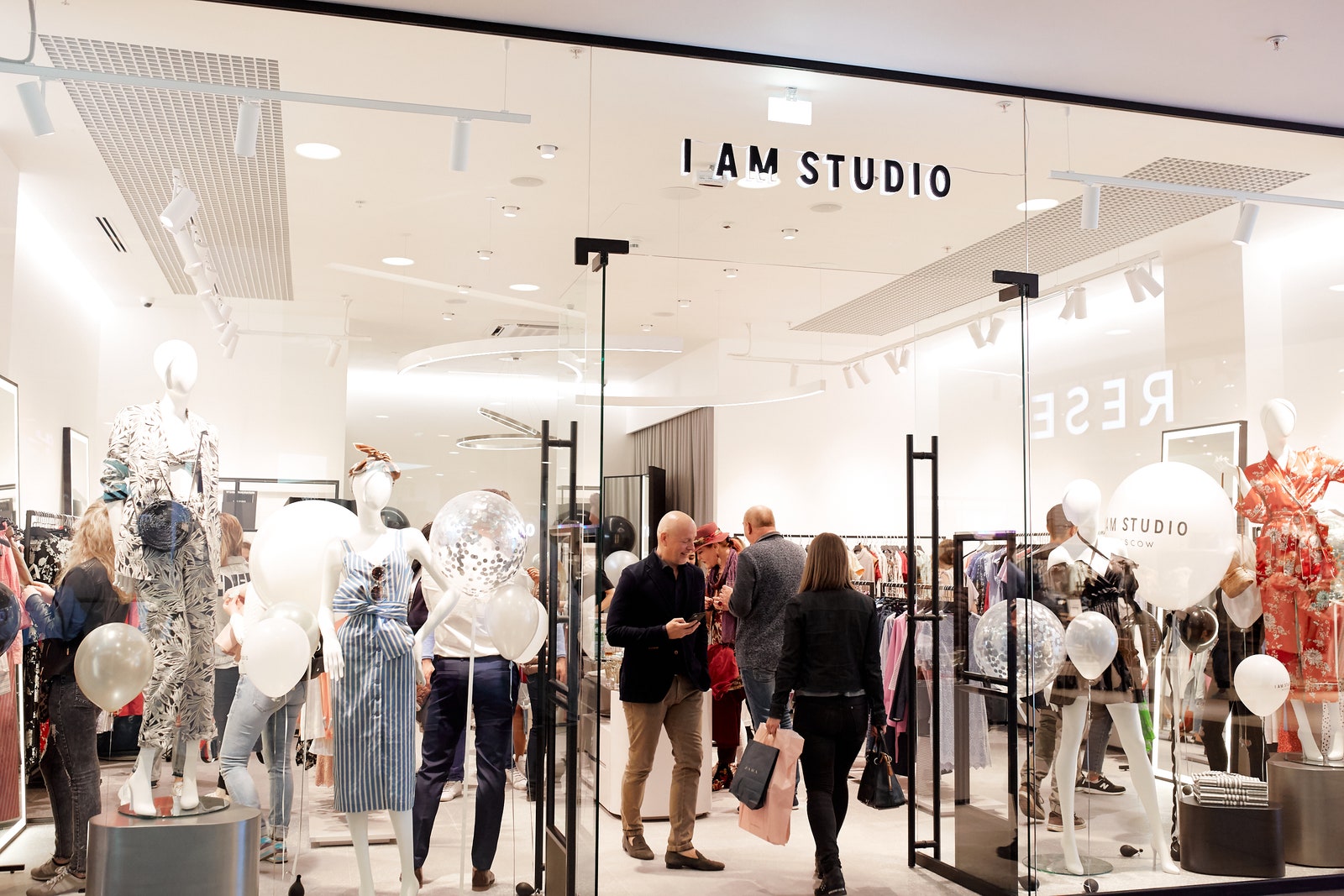 Бренд I AM Studio открыл магазин в СанктПетербурге и представил летнюю коллекцию