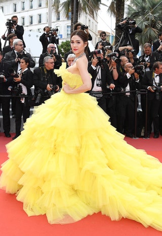 Арая Альберта Харгейт в Giambattista Valli.