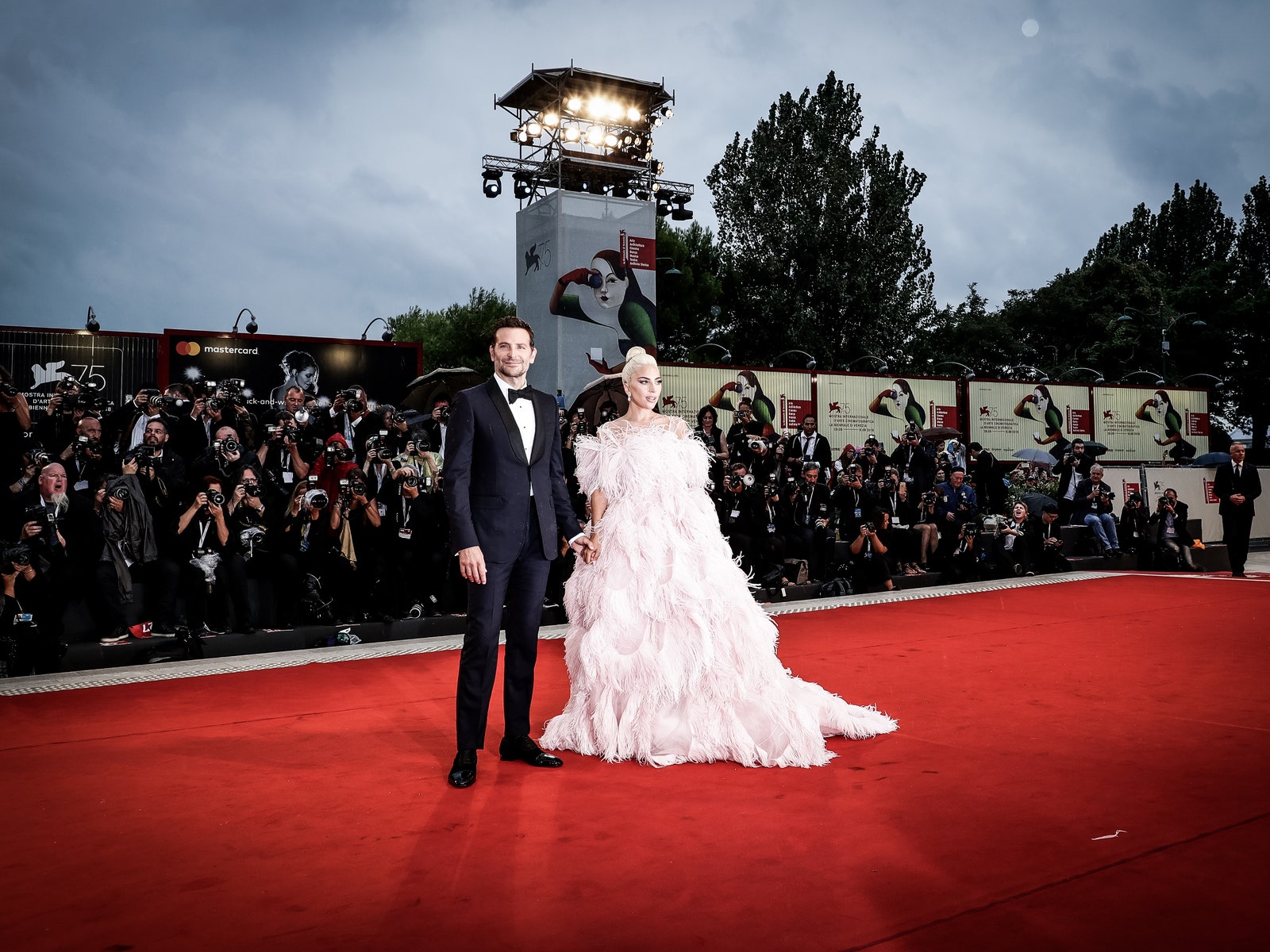 Венецианский кинофестиваль 2018: лучшие образы с красной дорожки за минувший уик-энд