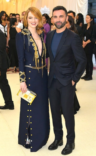 Эмма Стоун в Louis Vuitton и Николя Жескьер.