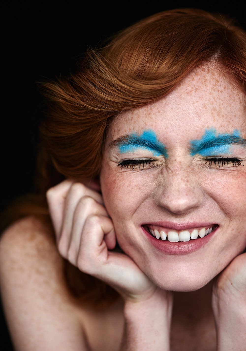 Цветная резолюция идеи смелого весеннего макияжа