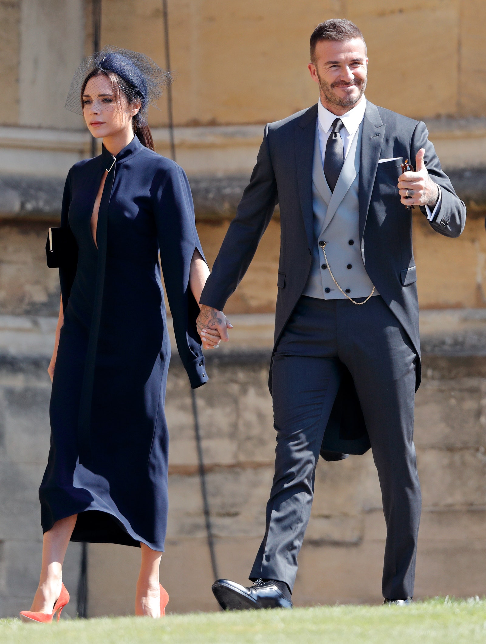 Дэвид и Виктория Бекхэм продают с аукциона свои наряды со свадьбы принца Гарри и Меган Маркл