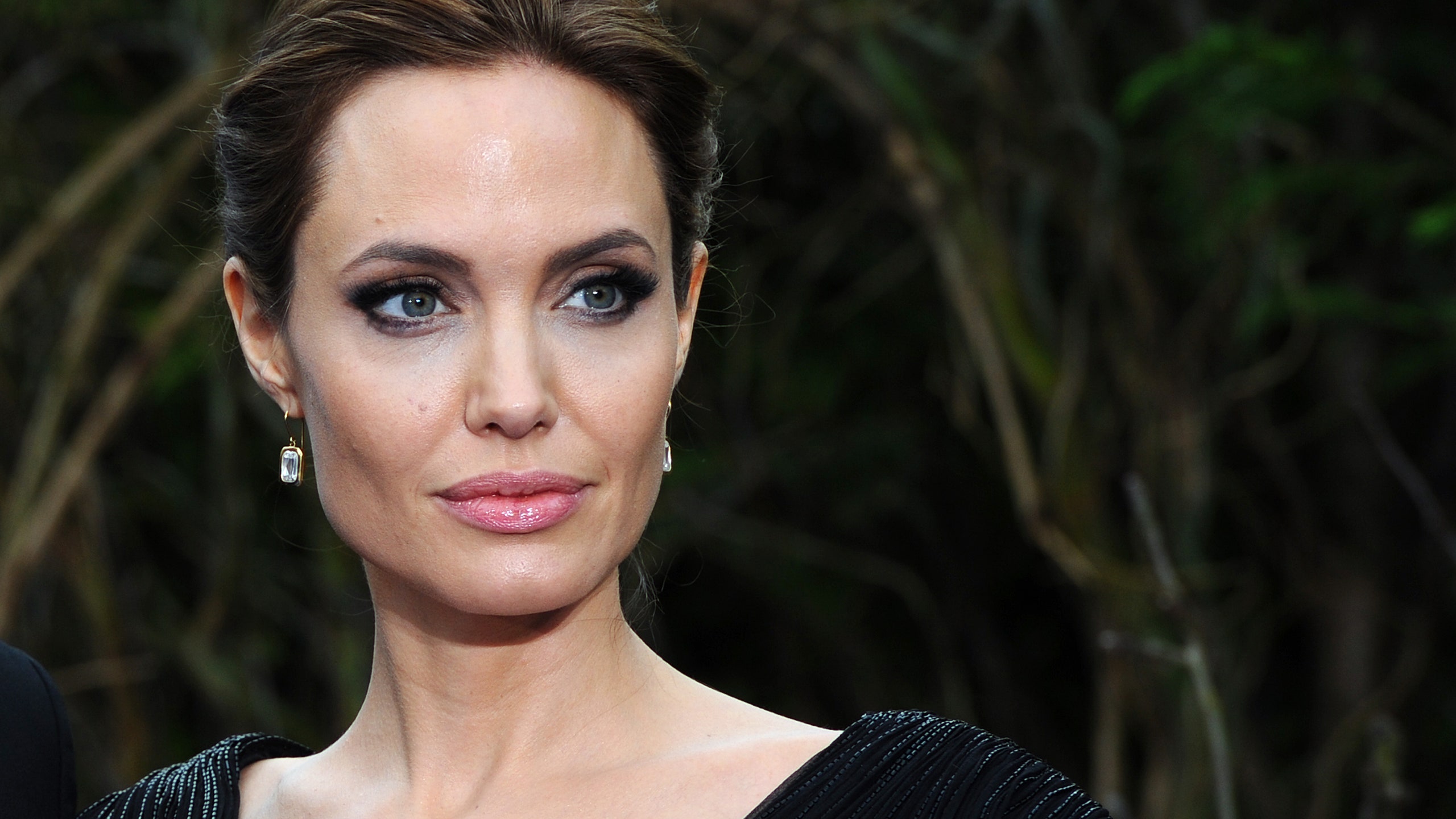 Адвокат Анджелины Джоли не хочет с ней работать фото