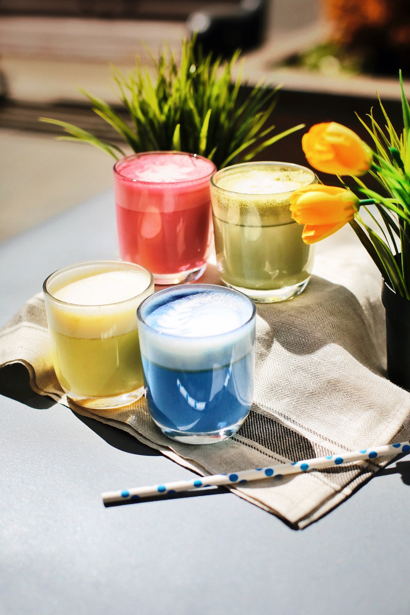 Латте матча куркума со свеклой и синим чаем напитки в меню Городсад