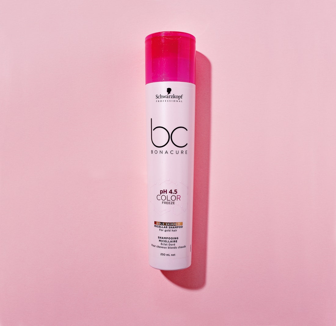 Шампунь Bonacure pH 4.5 Color Freeze 650 руб. Schwarzkopf Professional.