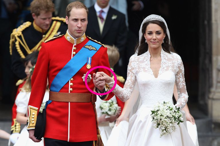 Фото со свадьбы принца Гарри с Меган Маркл и Уильяма с Кейт Миддлтон сравнение