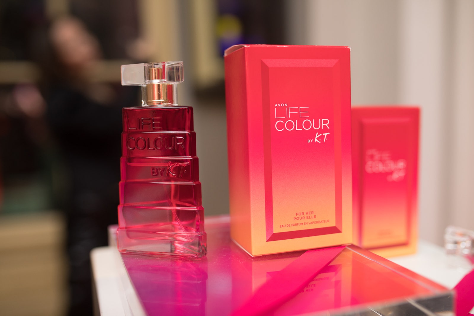 Avon фото с вечеринки по случаю запуска аромата Life Colour в Париже
