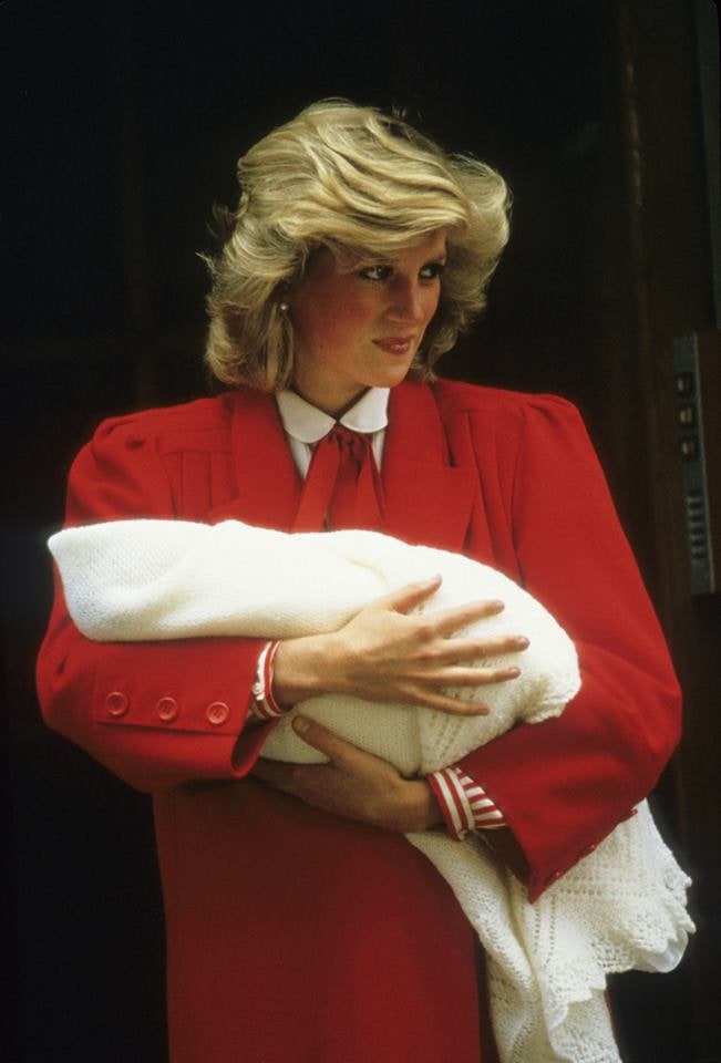 Первые фотографии новорожденного сына Кейт Миддлтон и принца Уильяма