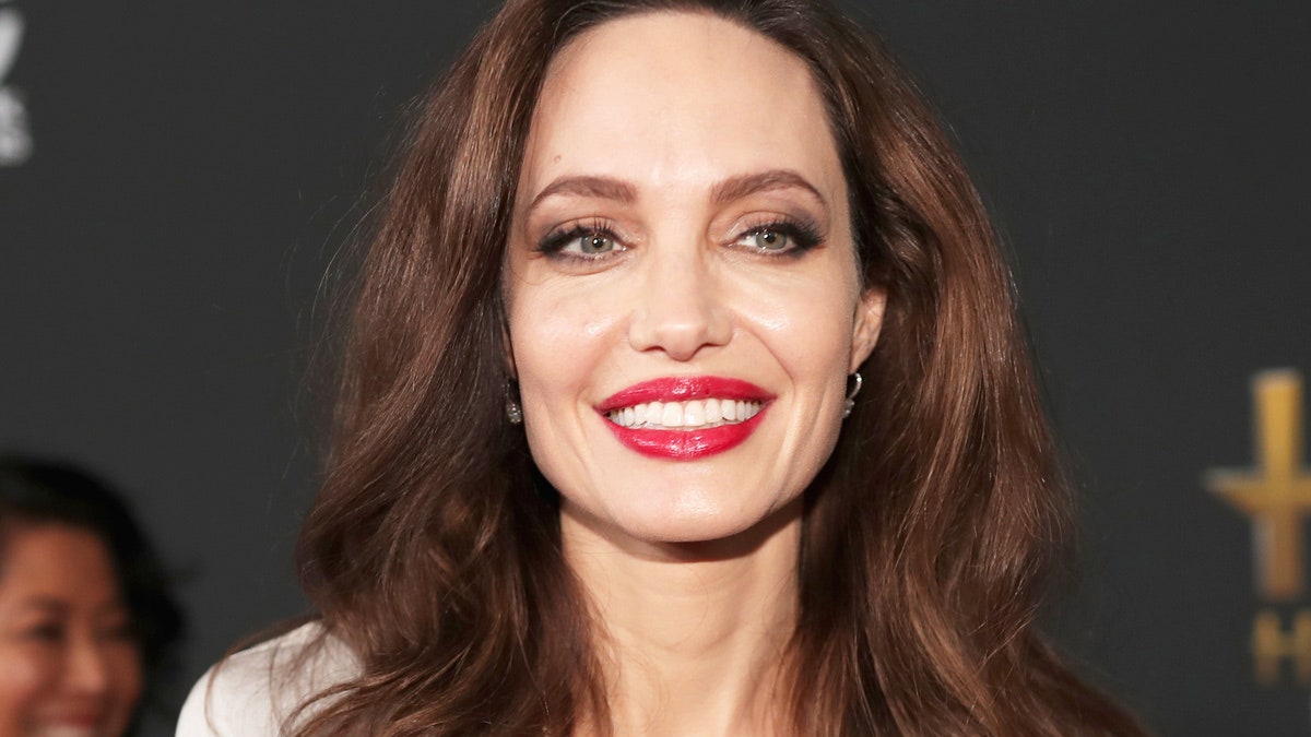 Анджелина Джоли фото и интервью актрисы