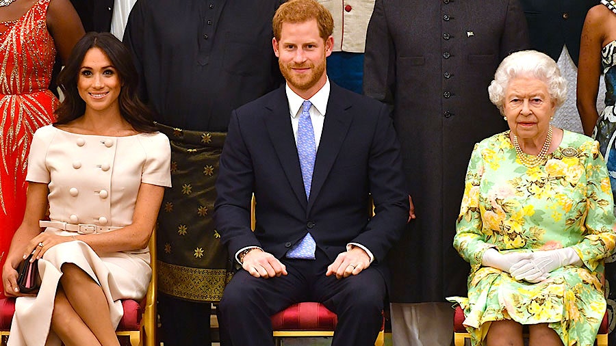 Принц Гарри Меган Маркл и королева Елизавета II фото в Букингемском дворце